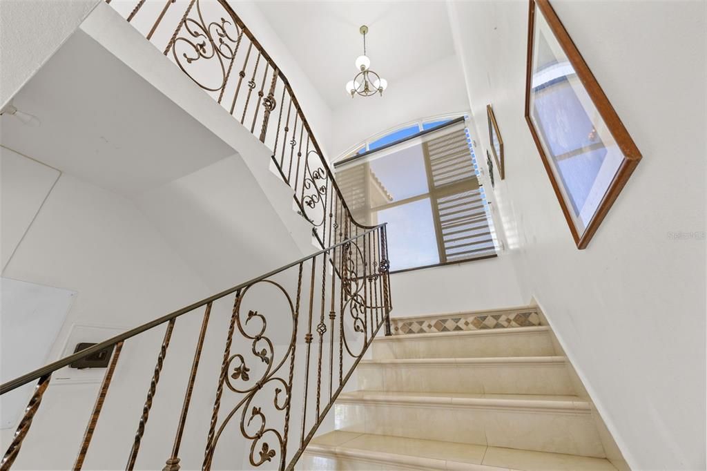 For Sale: $875,000 (5 beds, 4 baths, 4500 Square Feet)