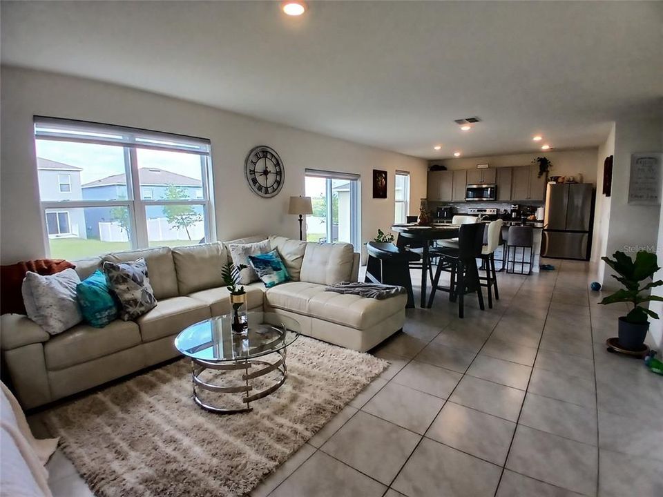 Active With Contract: $359,000 (4 beds, 2 baths, 2432 Square Feet)