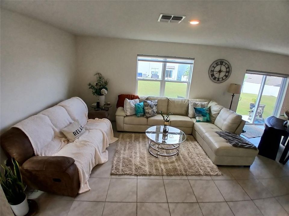 Active With Contract: $359,000 (4 beds, 2 baths, 2432 Square Feet)