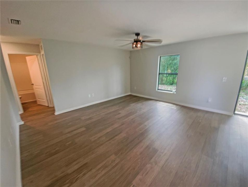 На продажу: $253,000 (4 спален, 2 ванн, 1358 Квадратных фут)