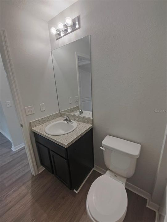 На продажу: $253,000 (4 спален, 2 ванн, 1358 Квадратных фут)