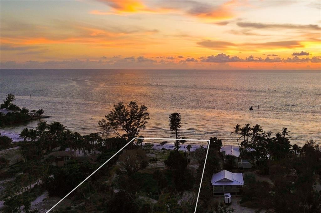 Под контрактом: $18,905,000 (5 спален, 6 ванн, 6985 Квадратных фут)