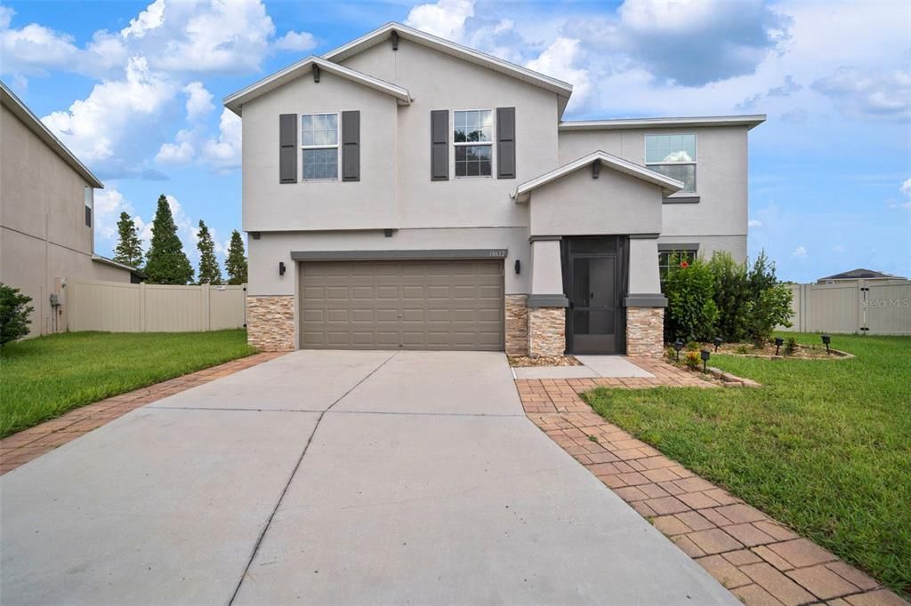 Recently Sold: $425,000 (6 beds, 3 baths, 3076 Square Feet)