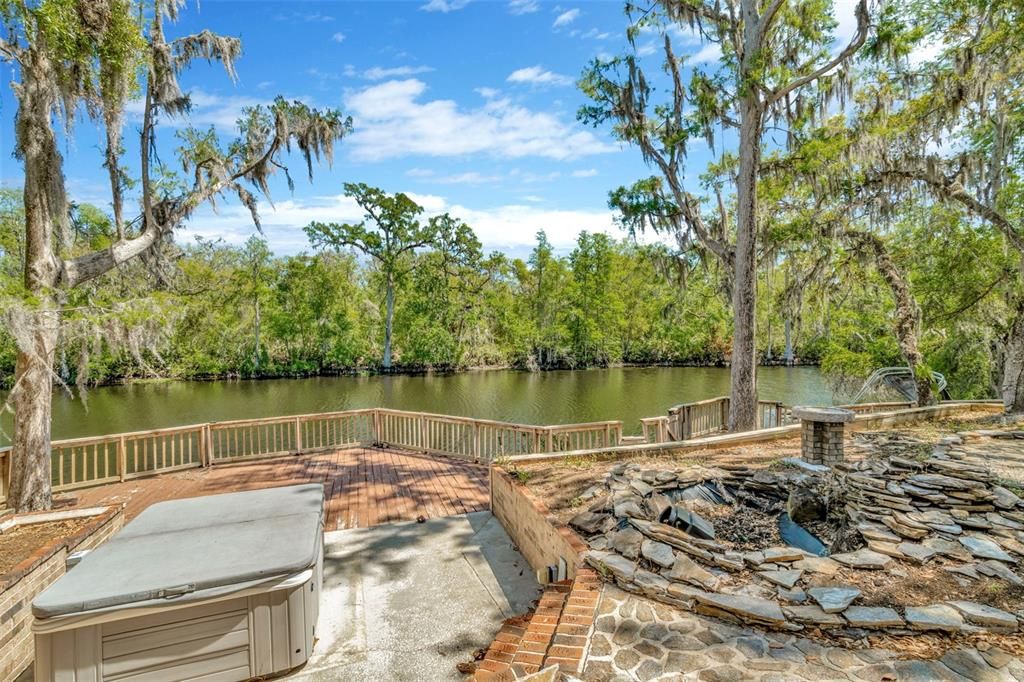 Vendido Recientemente: $1,099,000 (5 camas, 5 baños, 7118 Pies cuadrados)