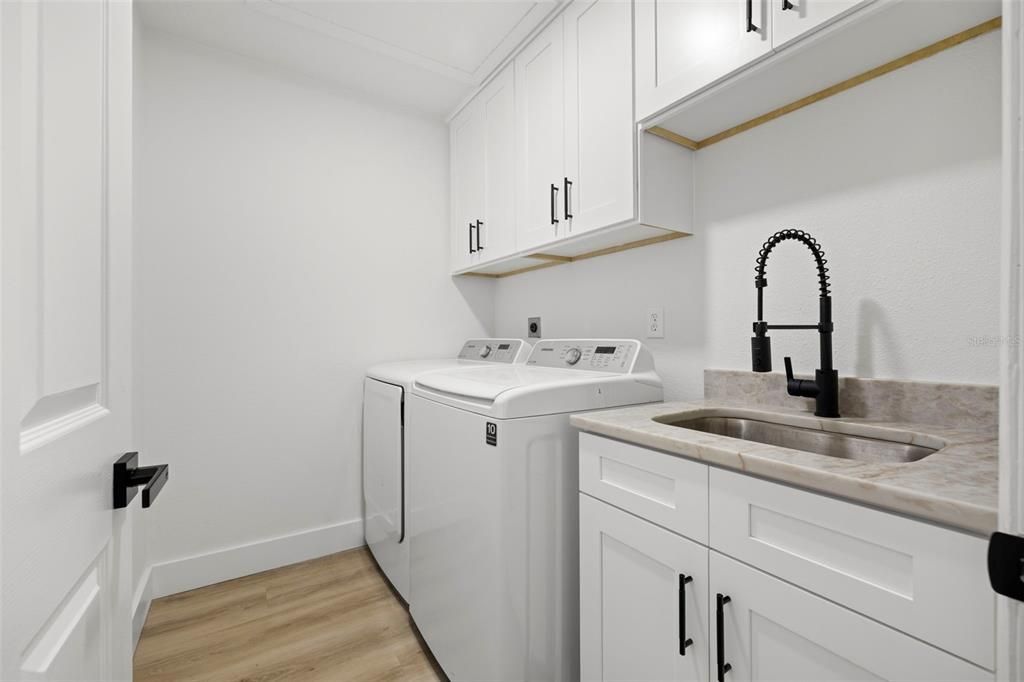 For Sale: $399,900 (3 beds, 2 baths, 1590 Square Feet)