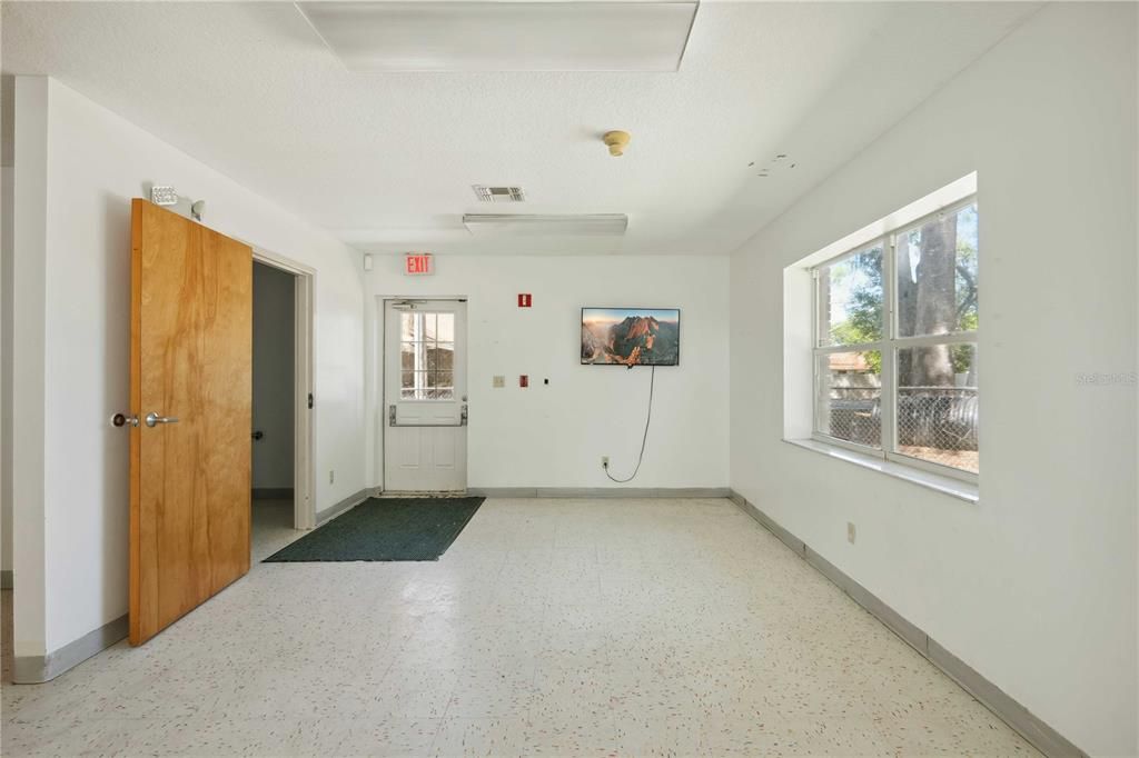 Active With Contract: $695,000 (0 beds, 0 baths, 5917 Square Feet)