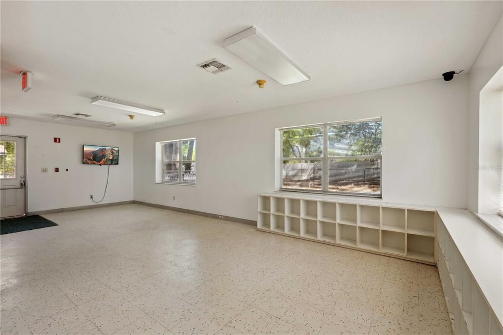 Active With Contract: $695,000 (0 beds, 0 baths, 5917 Square Feet)