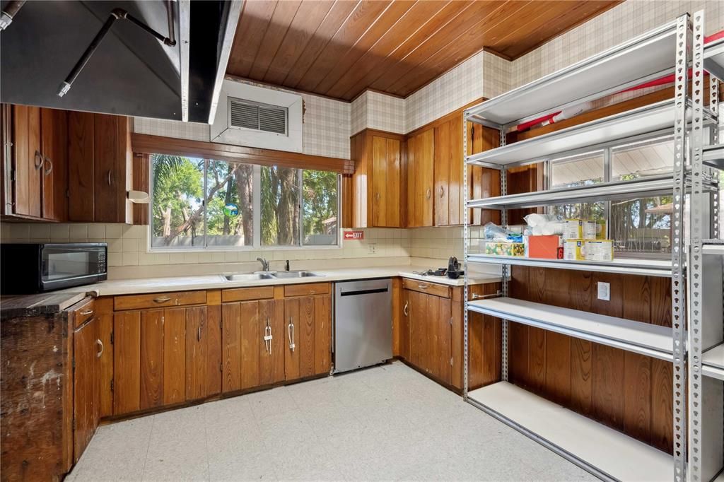 Active With Contract: $695,000 (0 beds, 0 baths, 5917 Square Feet)