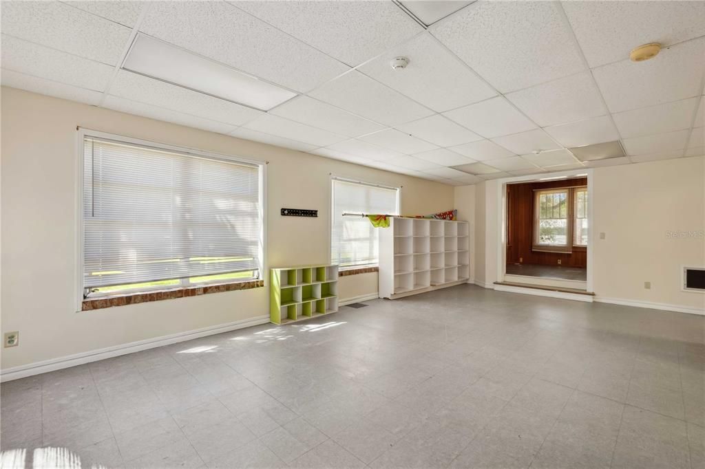 Active With Contract: $695,000 (0 beds, 0 baths, 5917 Square Feet)