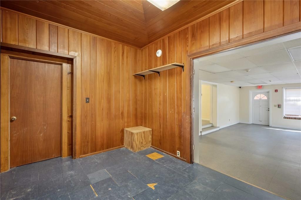 Active With Contract: $695,000 (0 beds, 0 baths, 5917 Square Feet)