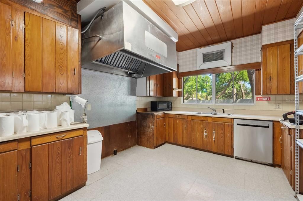 Active With Contract: $695,000 (0 beds, 0 baths, 5917 Square Feet)