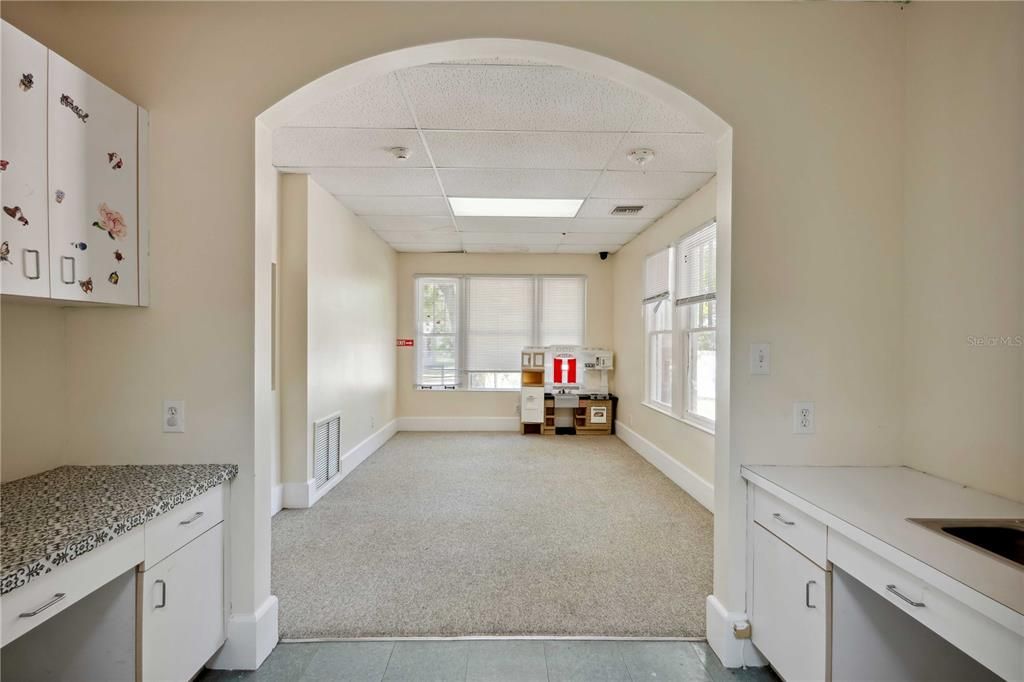 Active With Contract: $695,000 (0 beds, 0 baths, 5917 Square Feet)