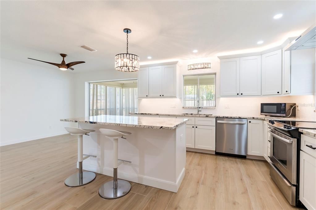 На продажу: $599,000 (2 спален, 2 ванн, 1465 Квадратных фут)