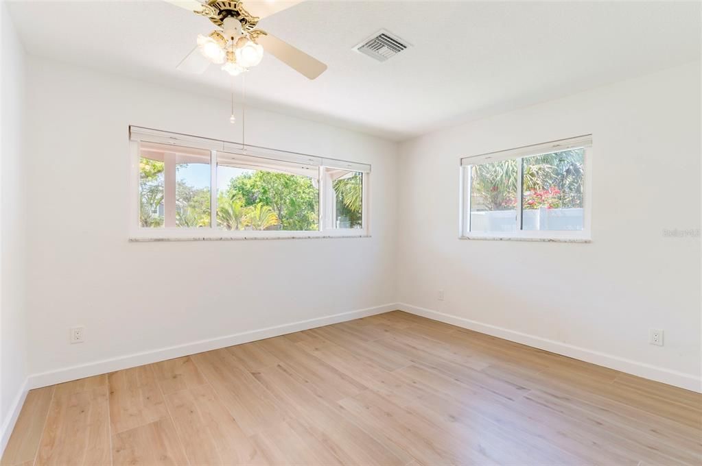 На продажу: $599,000 (2 спален, 2 ванн, 1465 Квадратных фут)