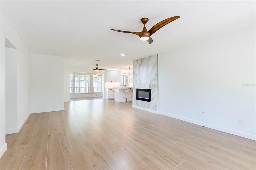 На продажу: $599,000 (2 спален, 2 ванн, 1465 Квадратных фут)