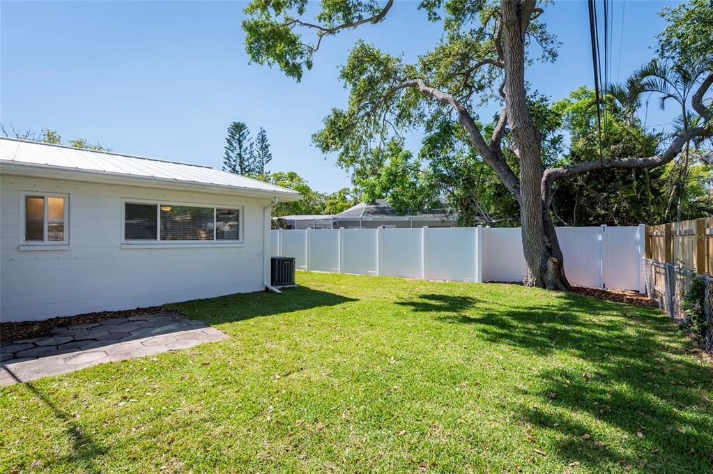 На продажу: $599,000 (2 спален, 2 ванн, 1465 Квадратных фут)