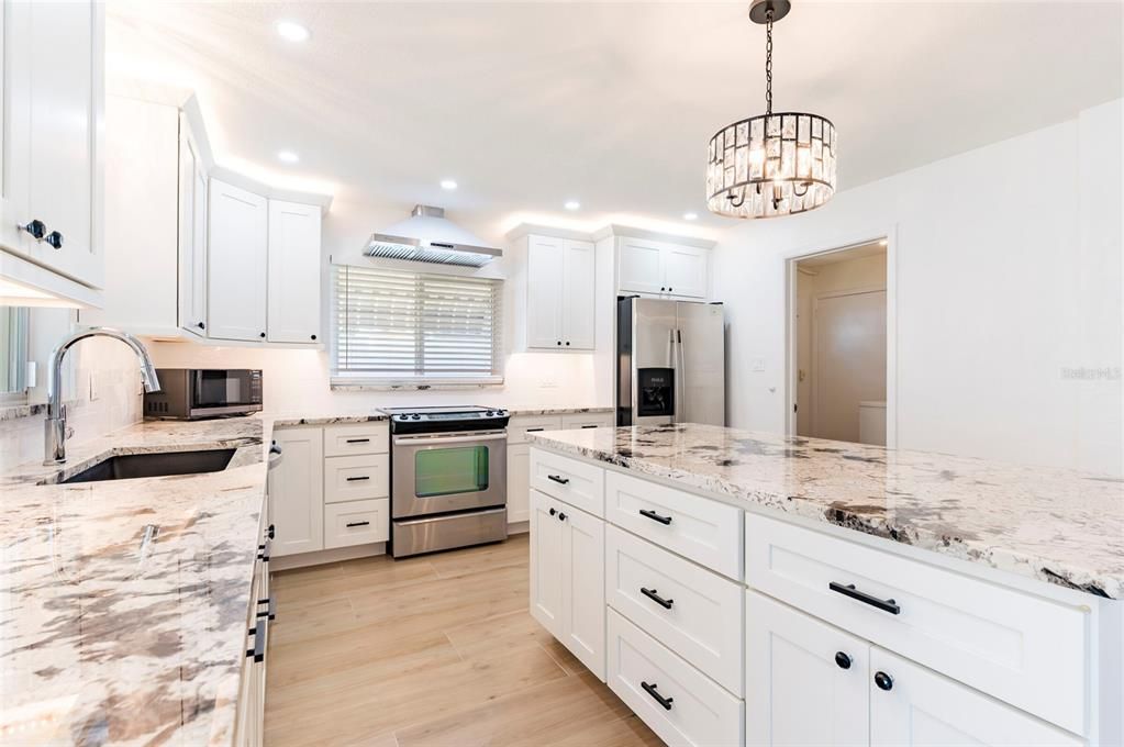 На продажу: $599,000 (2 спален, 2 ванн, 1465 Квадратных фут)