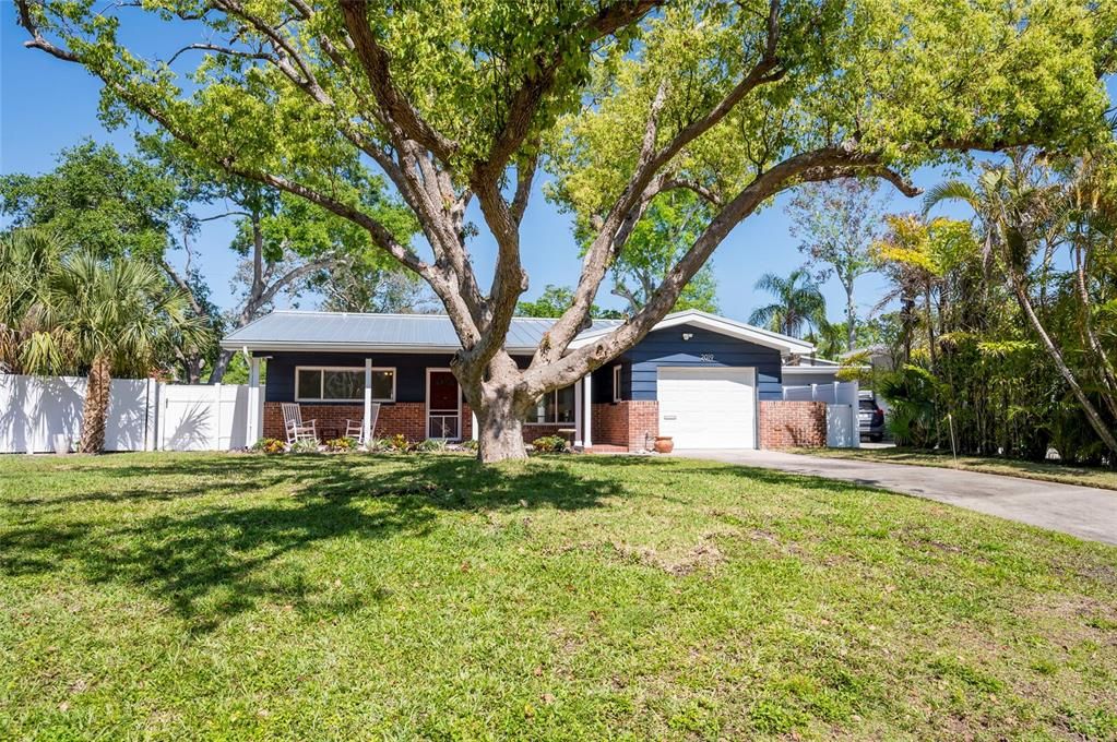 На продажу: $599,000 (2 спален, 2 ванн, 1465 Квадратных фут)