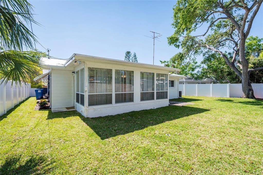 На продажу: $599,000 (2 спален, 2 ванн, 1465 Квадратных фут)