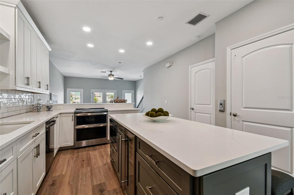 待售: $1,165,000 (3 贝兹, 2 浴室, 2260 平方英尺)