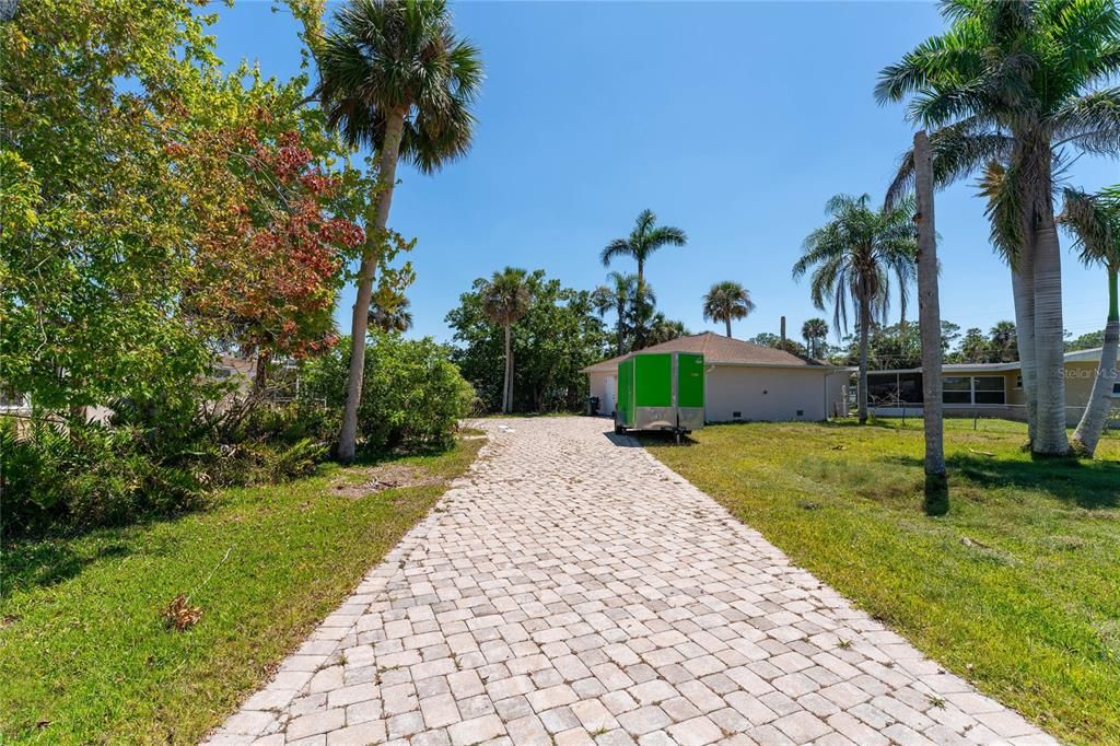 合同活跃: $274,000 (3 贝兹, 2 浴室, 1713 平方英尺)