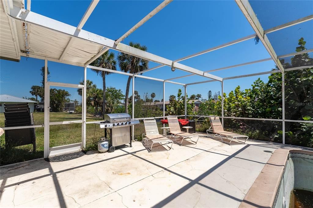 合同活跃: $274,000 (3 贝兹, 2 浴室, 1713 平方英尺)