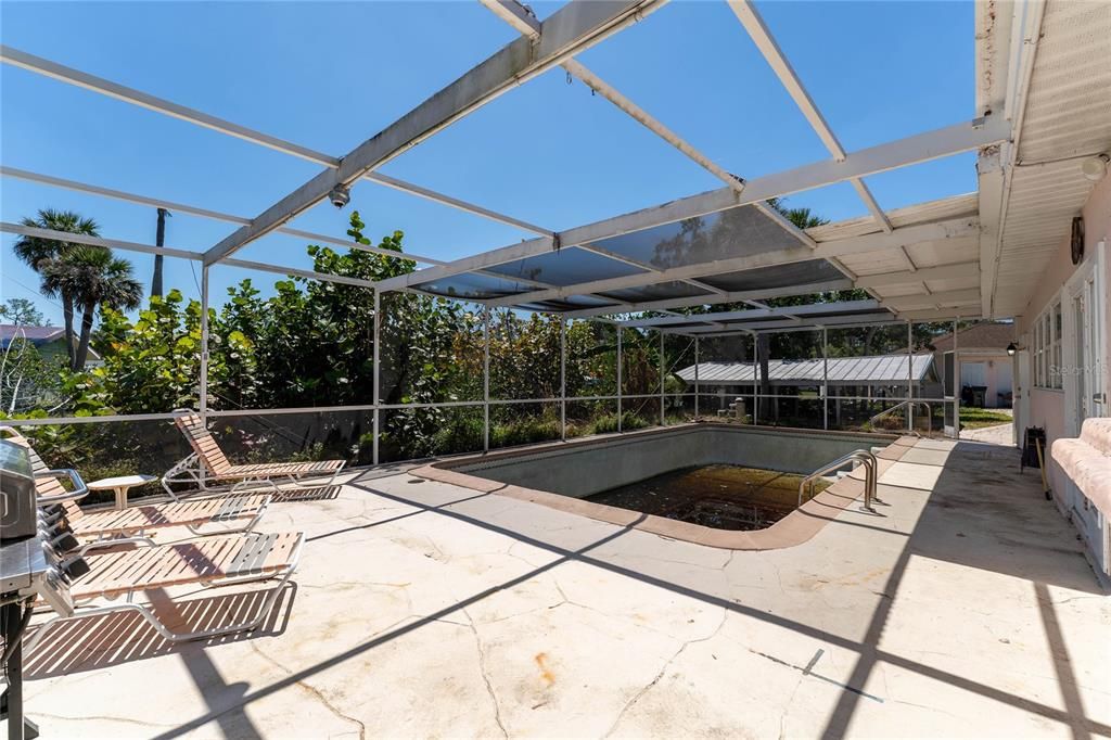 合同活跃: $274,000 (3 贝兹, 2 浴室, 1713 平方英尺)