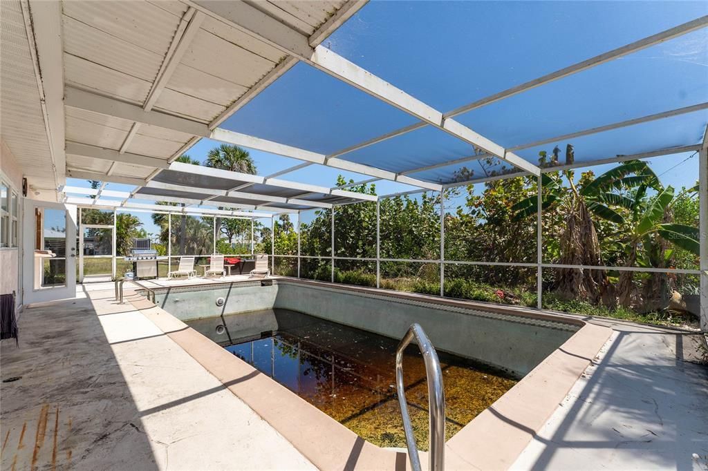 合同活跃: $274,000 (3 贝兹, 2 浴室, 1713 平方英尺)