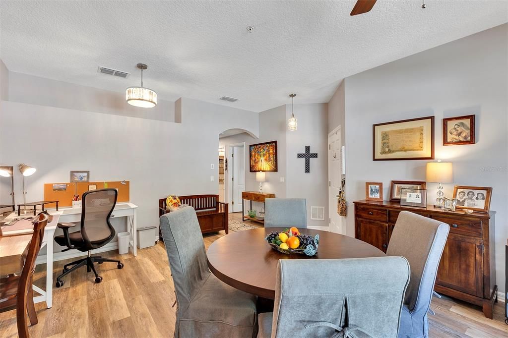 For Sale: $290,000 (2 beds, 2 baths, 1230 Square Feet)