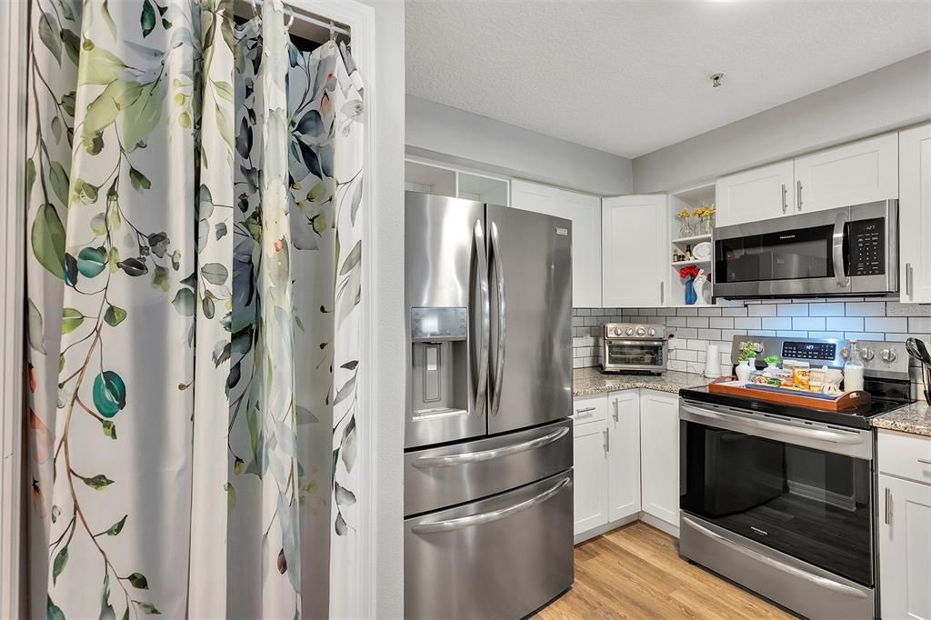 For Sale: $290,000 (2 beds, 2 baths, 1230 Square Feet)