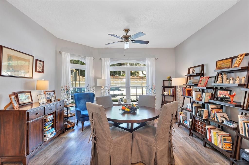 For Sale: $290,000 (2 beds, 2 baths, 1230 Square Feet)