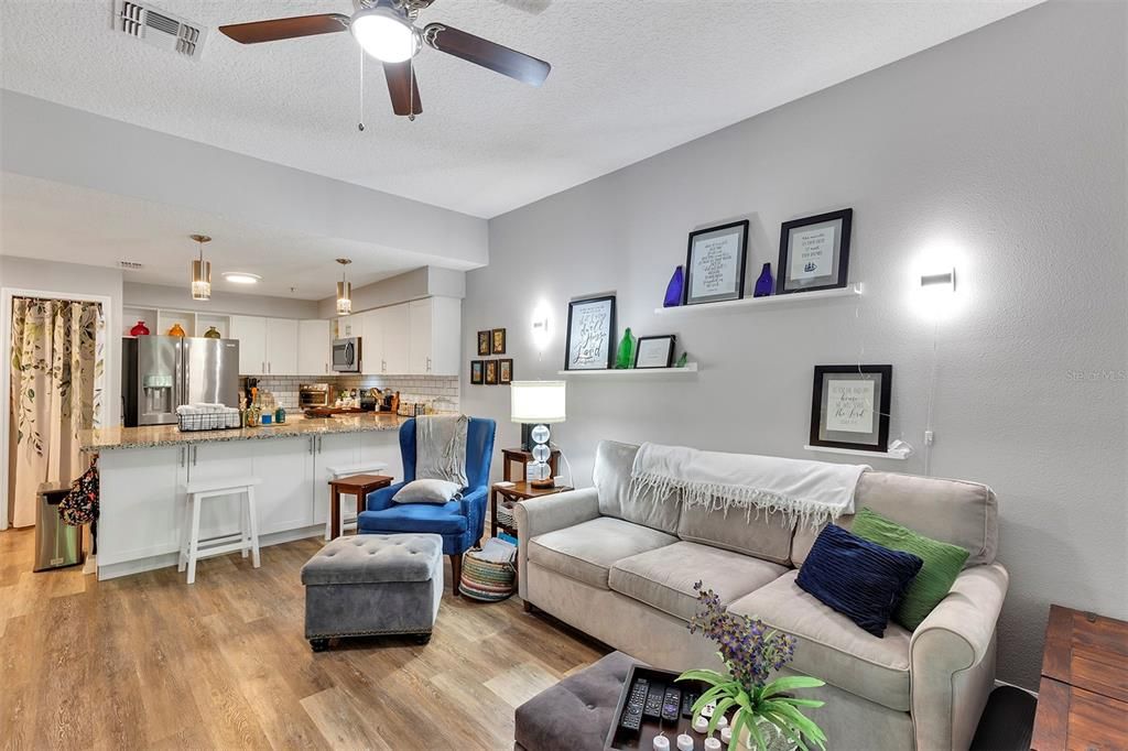 For Sale: $290,000 (2 beds, 2 baths, 1230 Square Feet)