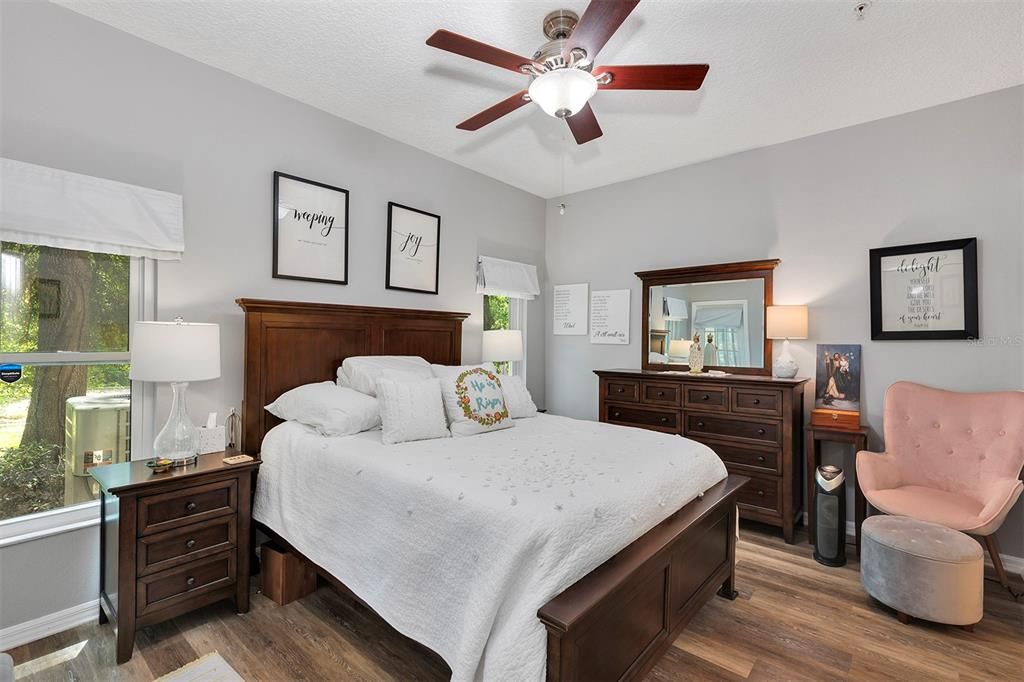 For Sale: $290,000 (2 beds, 2 baths, 1230 Square Feet)