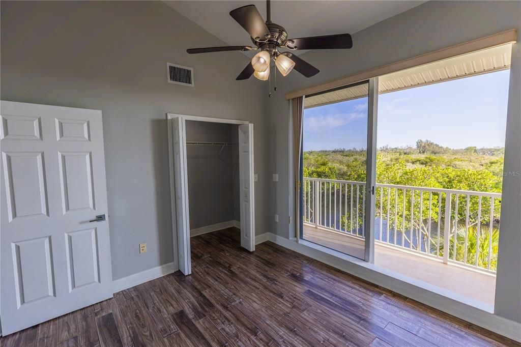 На продажу: $299,000 (2 спален, 1 ванн, 1184 Квадратных фут)