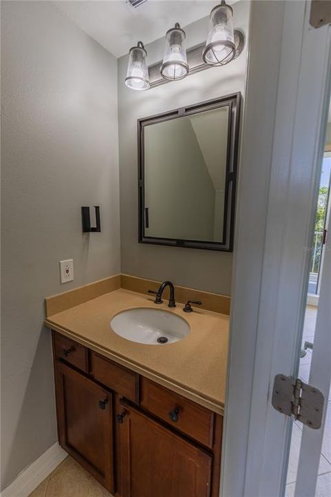 На продажу: $299,000 (2 спален, 1 ванн, 1184 Квадратных фут)