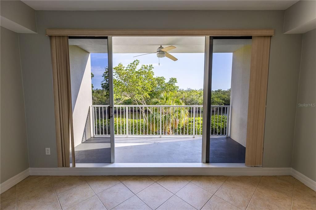 На продажу: $299,000 (2 спален, 1 ванн, 1184 Квадратных фут)