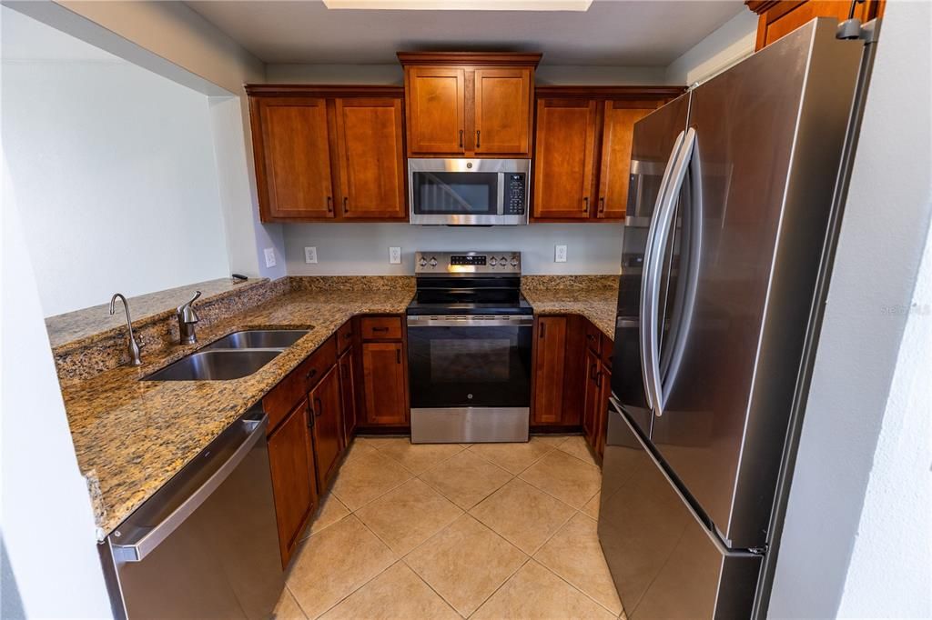 На продажу: $299,000 (2 спален, 1 ванн, 1184 Квадратных фут)