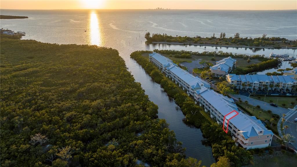 На продажу: $299,000 (2 спален, 1 ванн, 1184 Квадратных фут)