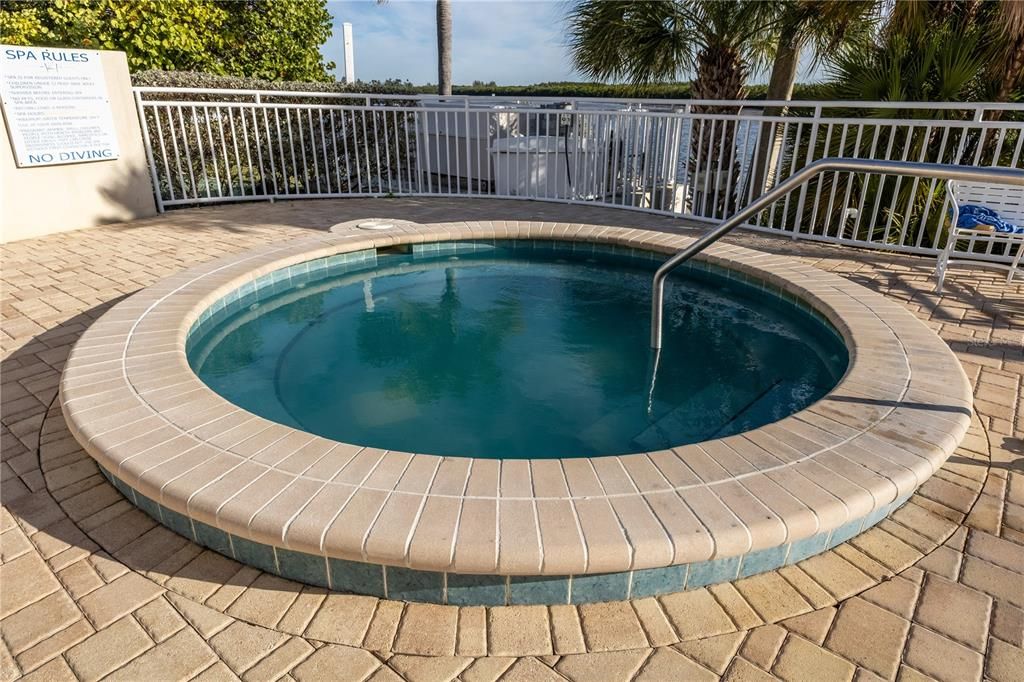 На продажу: $299,000 (2 спален, 1 ванн, 1184 Квадратных фут)