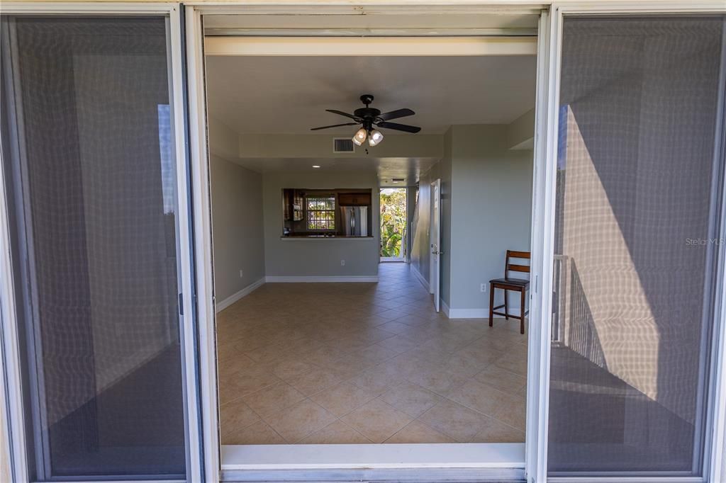 На продажу: $299,000 (2 спален, 1 ванн, 1184 Квадратных фут)