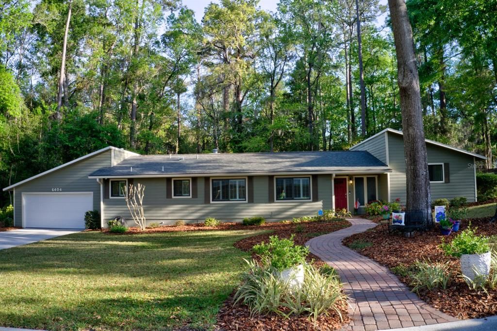 Recently Sold: $379,900 (3 beds, 2 baths, 2372 Square Feet)