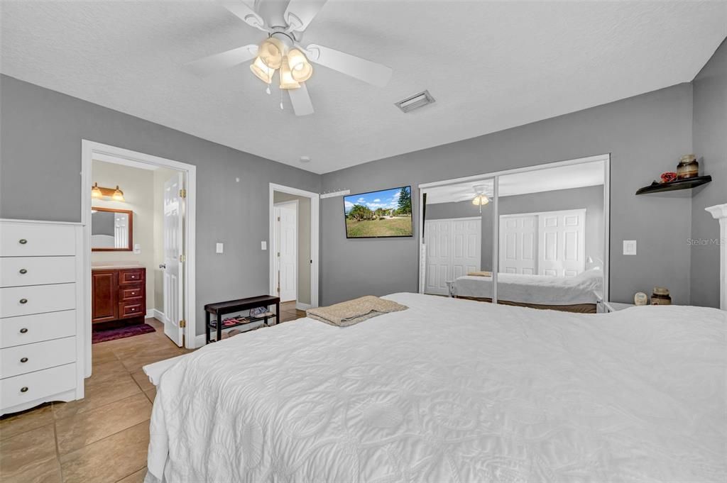 Active With Contract: $660,000 (3 beds, 2 baths, 1969 Square Feet)