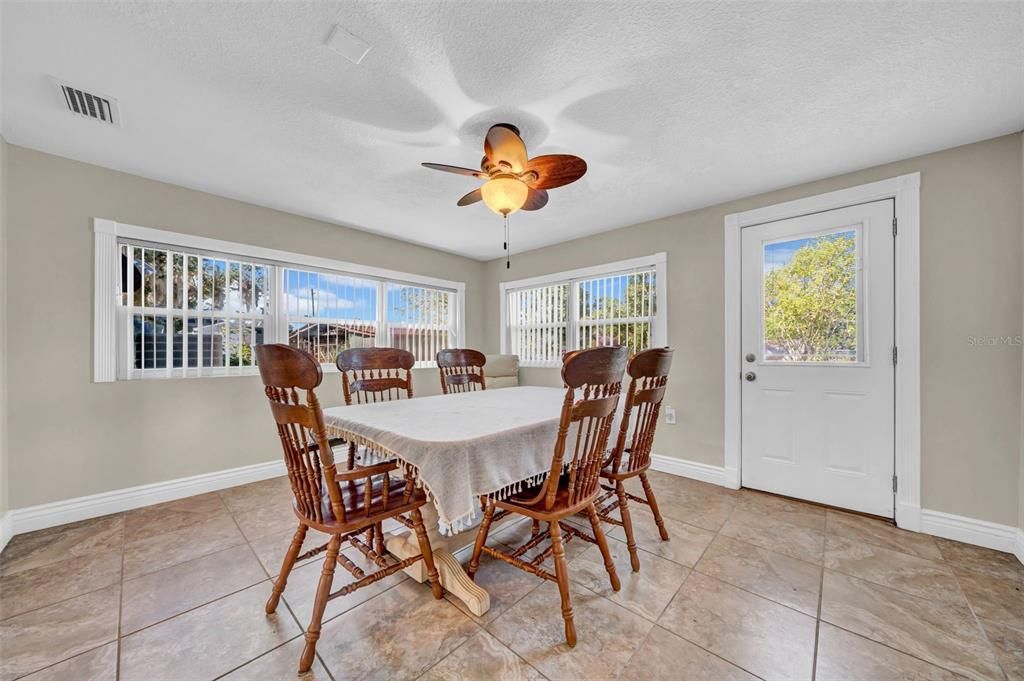 Active With Contract: $660,000 (3 beds, 2 baths, 1969 Square Feet)