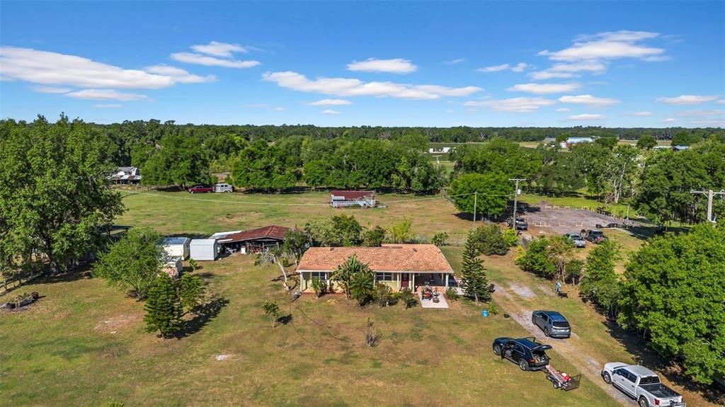Active With Contract: $660,000 (3 beds, 2 baths, 1969 Square Feet)