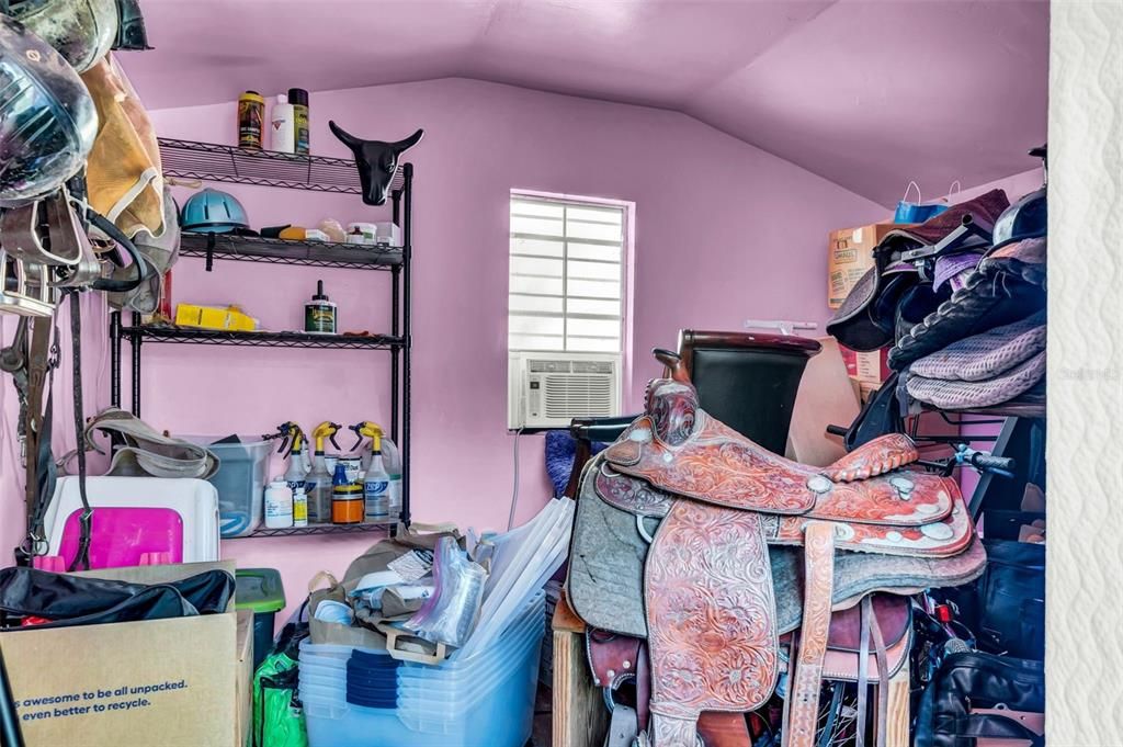 Active With Contract: $660,000 (3 beds, 2 baths, 1969 Square Feet)