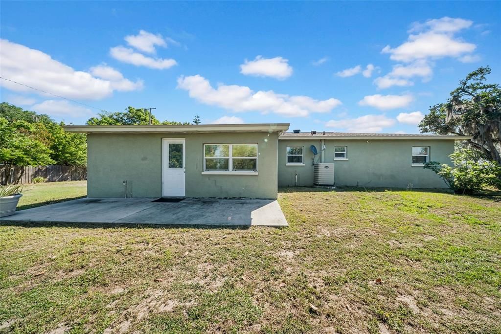 Active With Contract: $660,000 (3 beds, 2 baths, 1969 Square Feet)