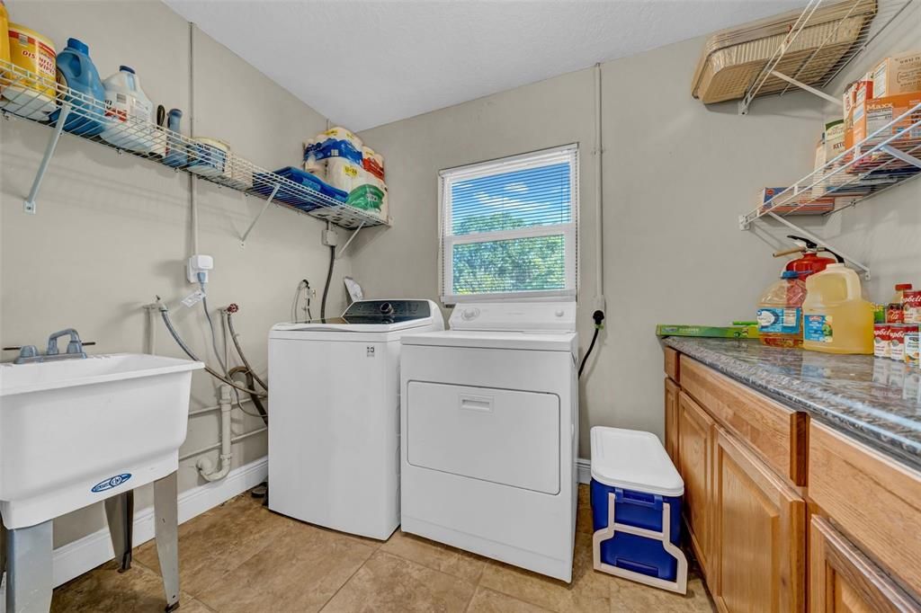 Active With Contract: $660,000 (3 beds, 2 baths, 1969 Square Feet)