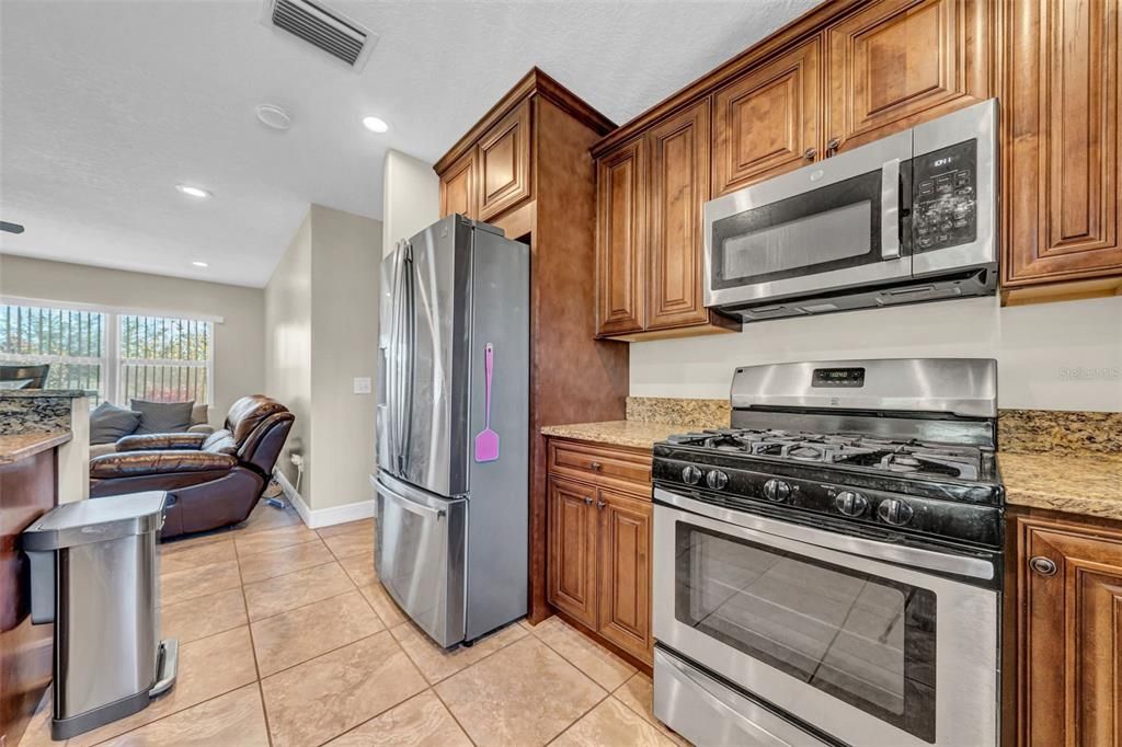 Active With Contract: $660,000 (3 beds, 2 baths, 1969 Square Feet)