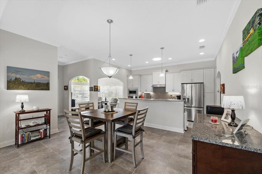 合同活跃: $429,900 (2 贝兹, 2 浴室, 1760 平方英尺)