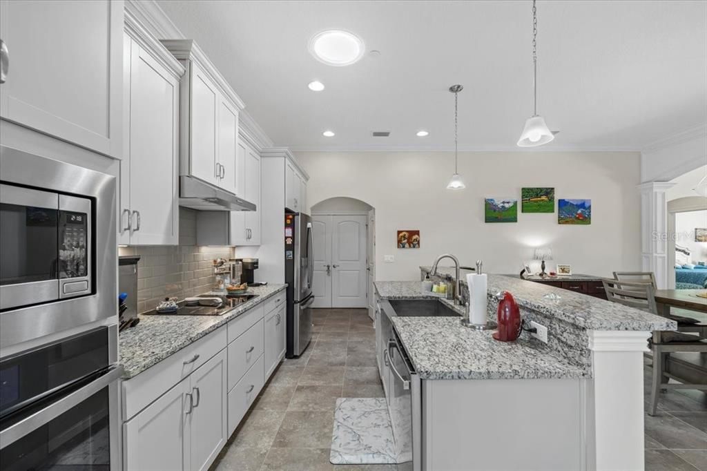 合同活跃: $429,900 (2 贝兹, 2 浴室, 1760 平方英尺)